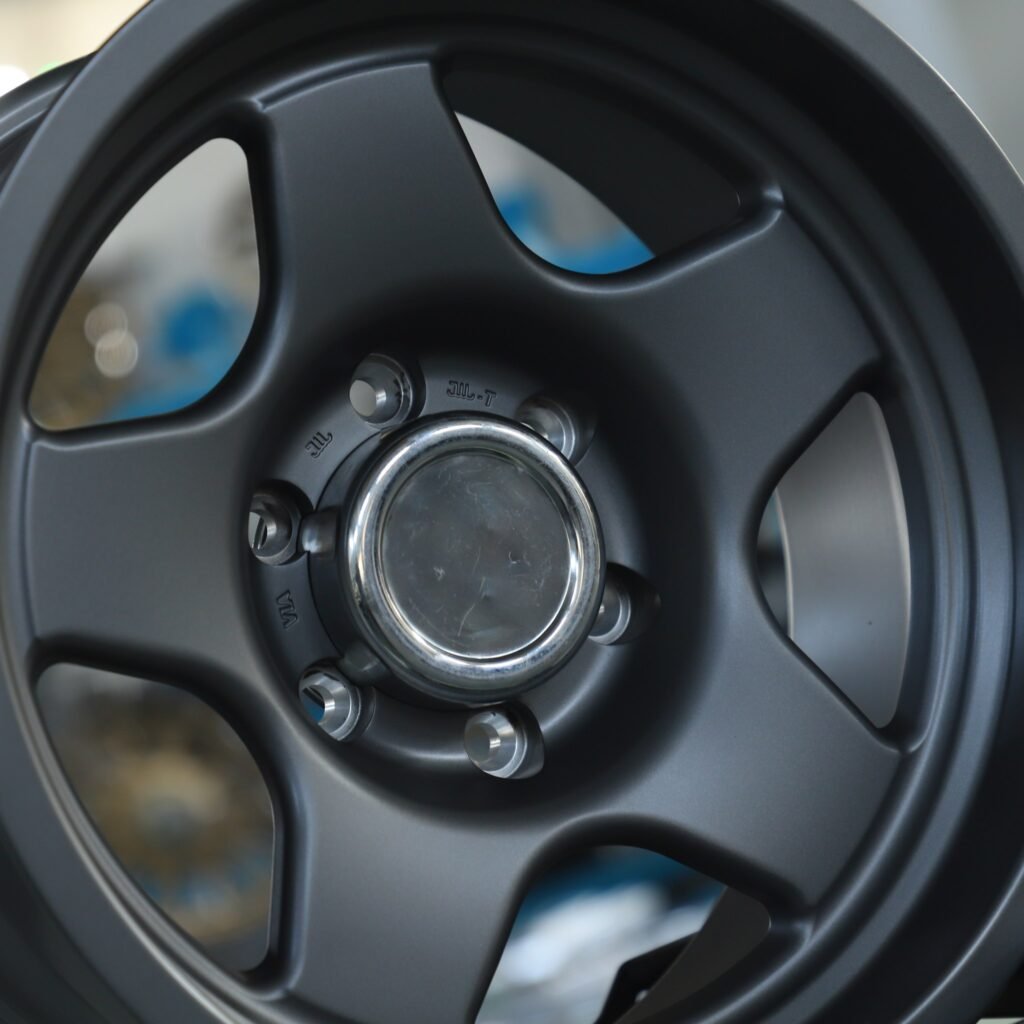Chevrolet Silverado 1500 wheels – Gray 5-Star Spoke, lip and barrel detail