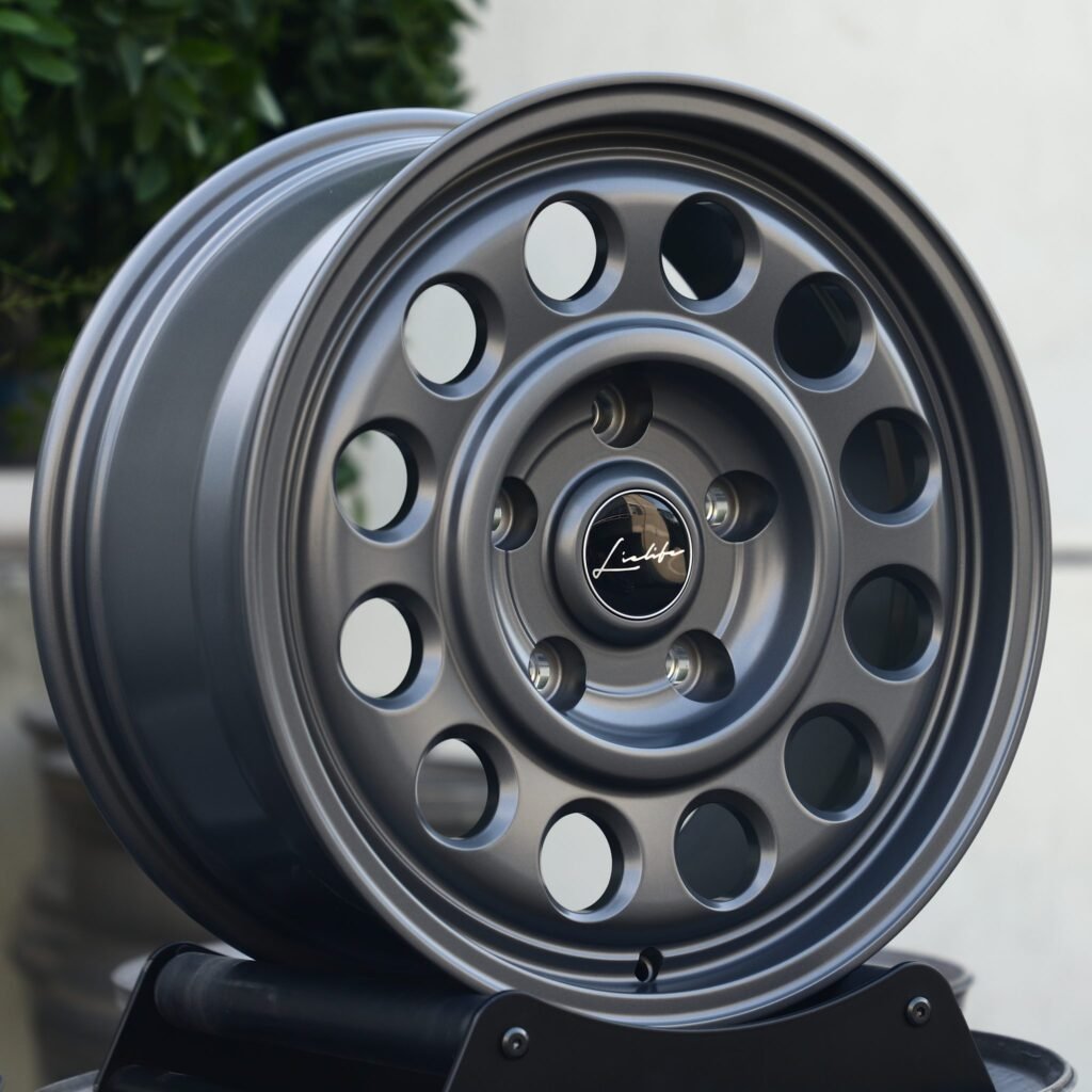 BMW 5 Series wheels – Gray Custom, angled view
