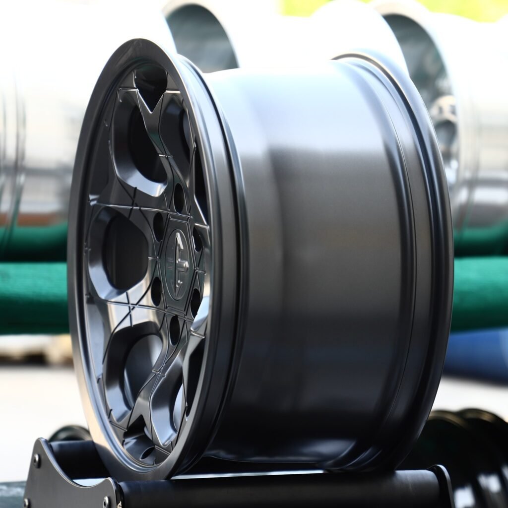 Chevrolet Silverado 1500 wheels – Gray Petal, lip and barrel detail