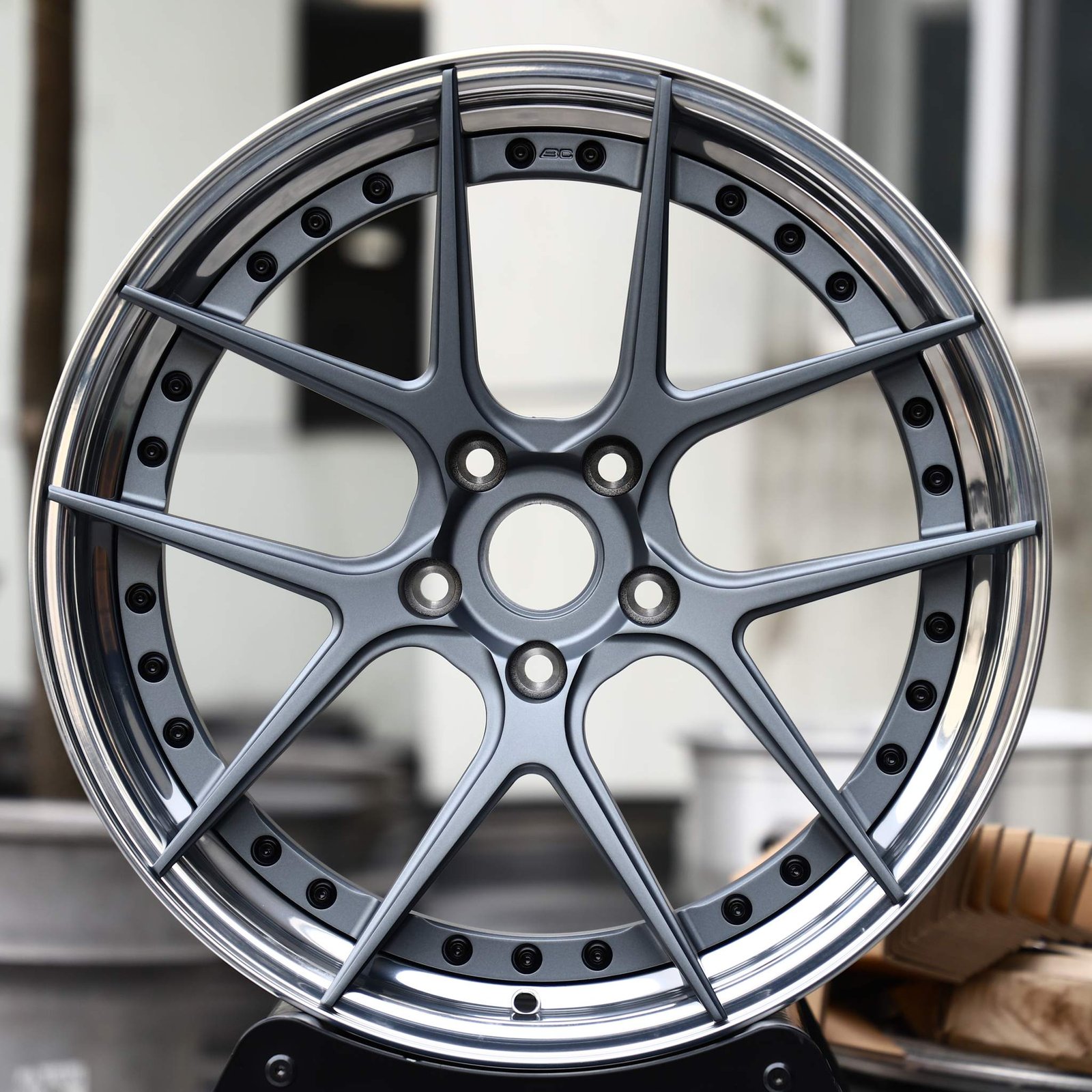 Audi R8 wheels – Gunmetal 5 Split-Spoke Deep Dish 2-Piece, front view