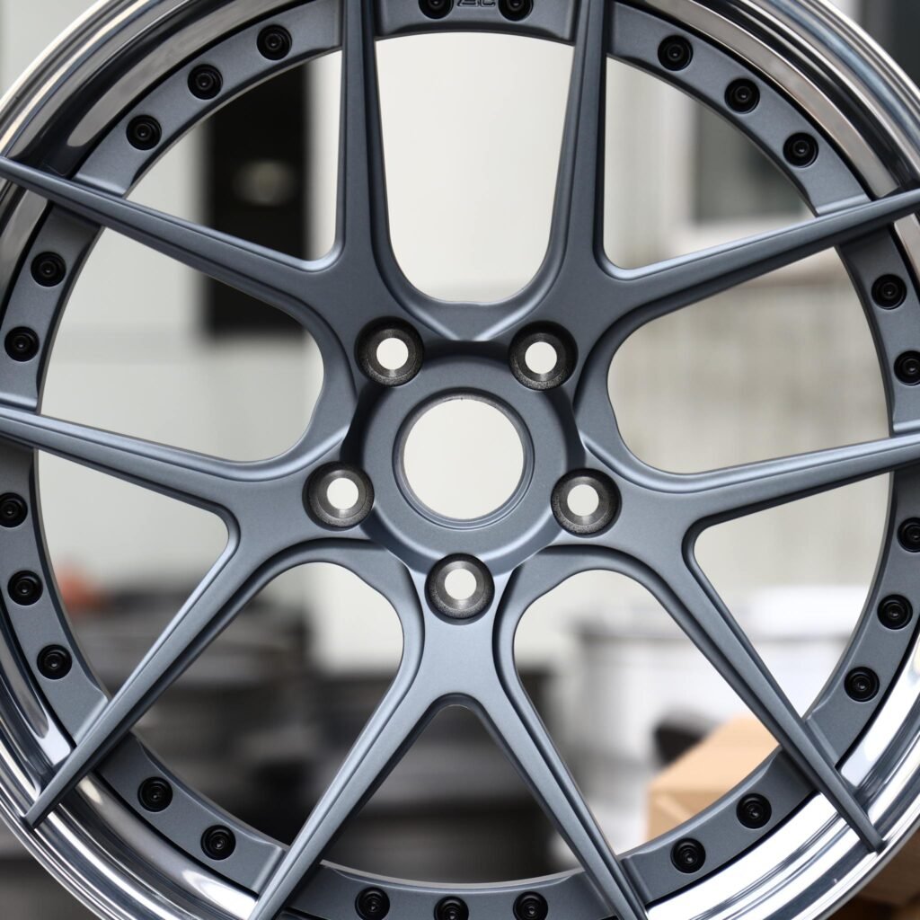 Lamborghini Huracan wheels – Gunmetal 5 Split-Spoke Deep Dish 2-Piece, lip and barrel detail