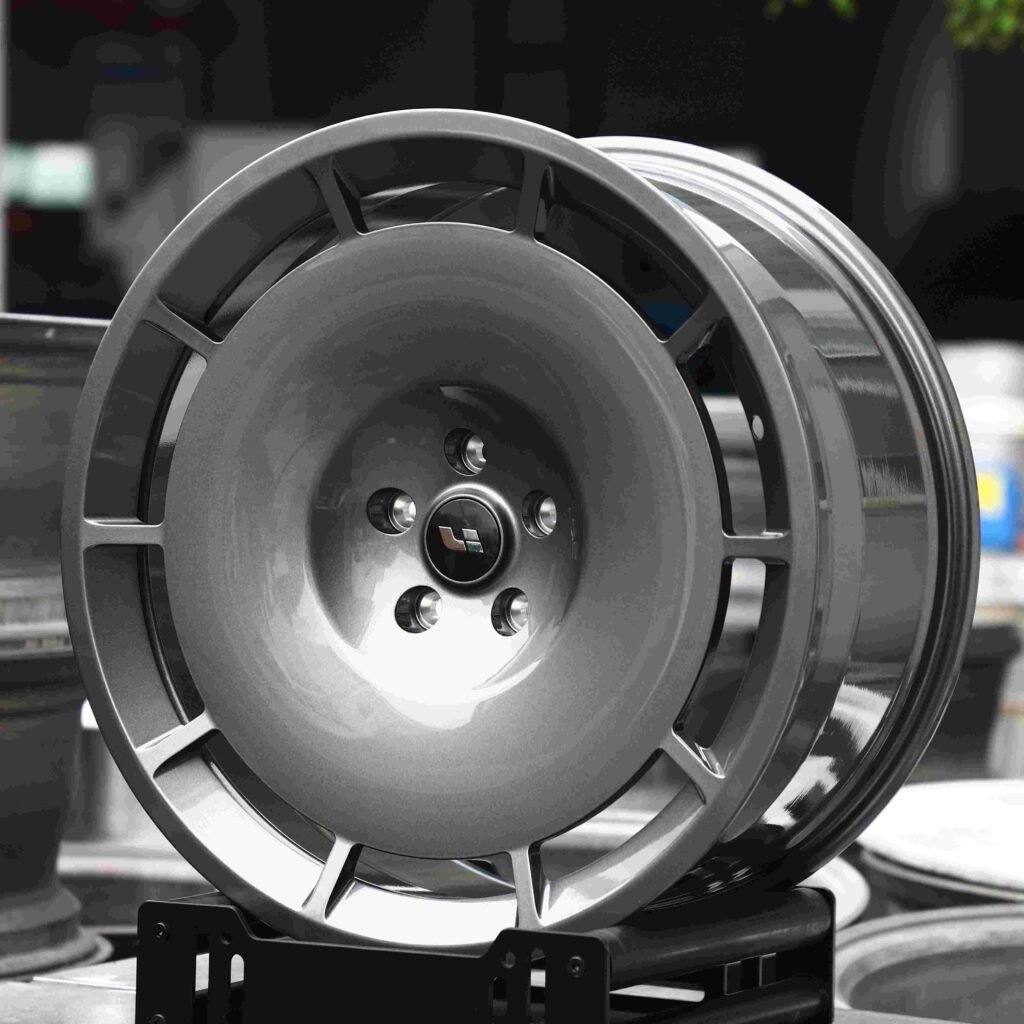 Li Auto L8 wheels – Gunmetal, angled view