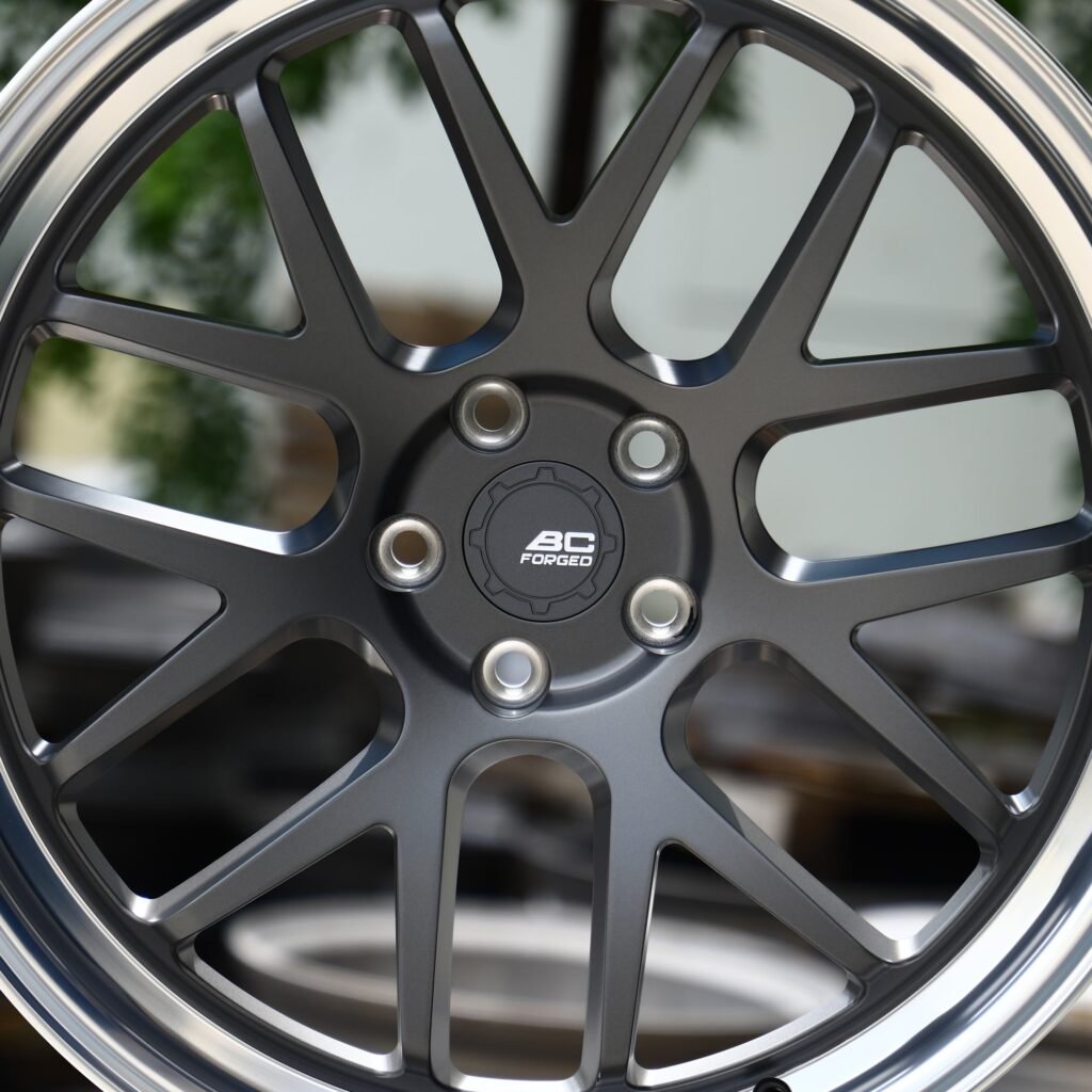 BMW M4 F82 wheels – Gunmetal / Gray 7 Y-Spoke Deep Lip, lip and barrel detail