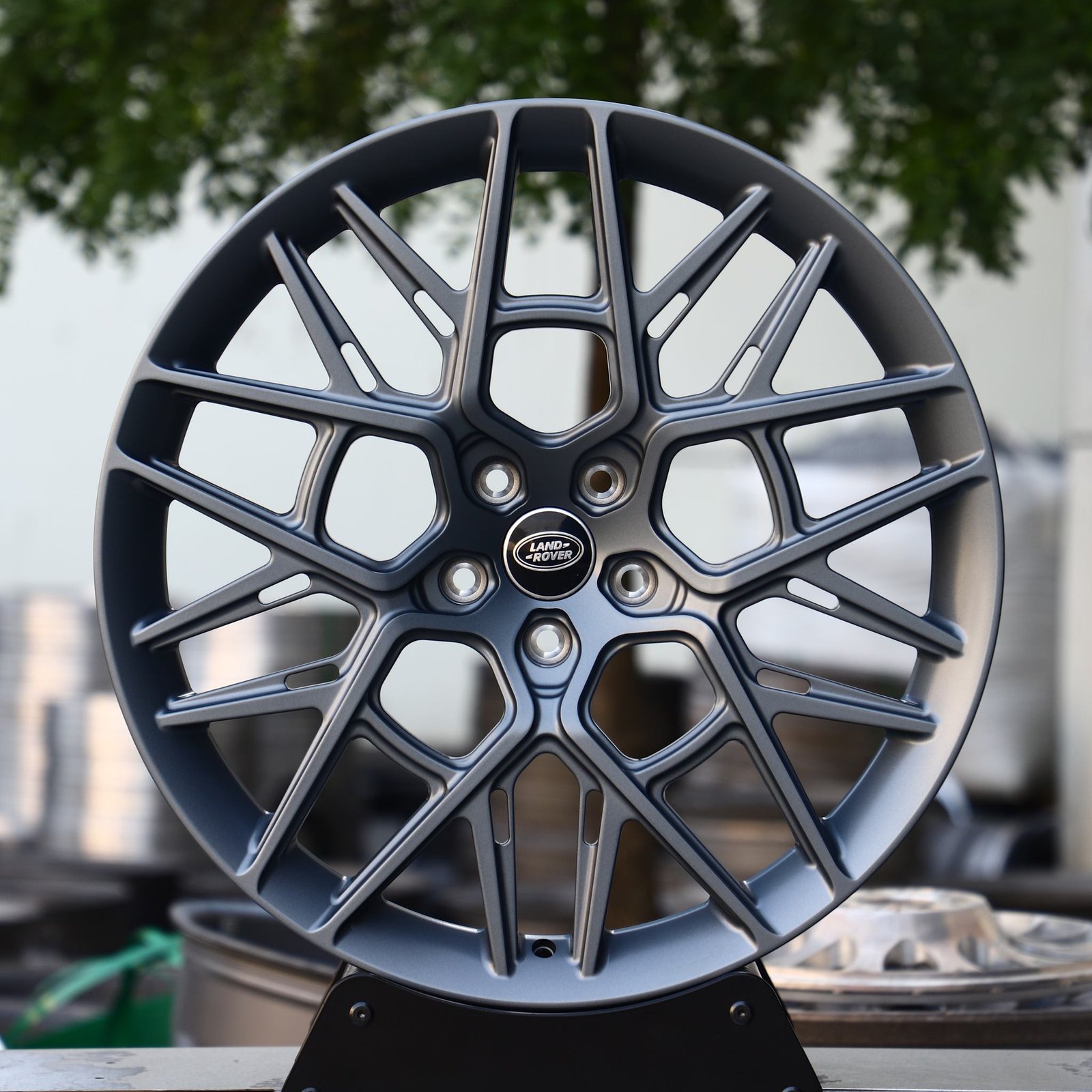 Land Rover Range Rover wheels – Gunmetal Split, front view