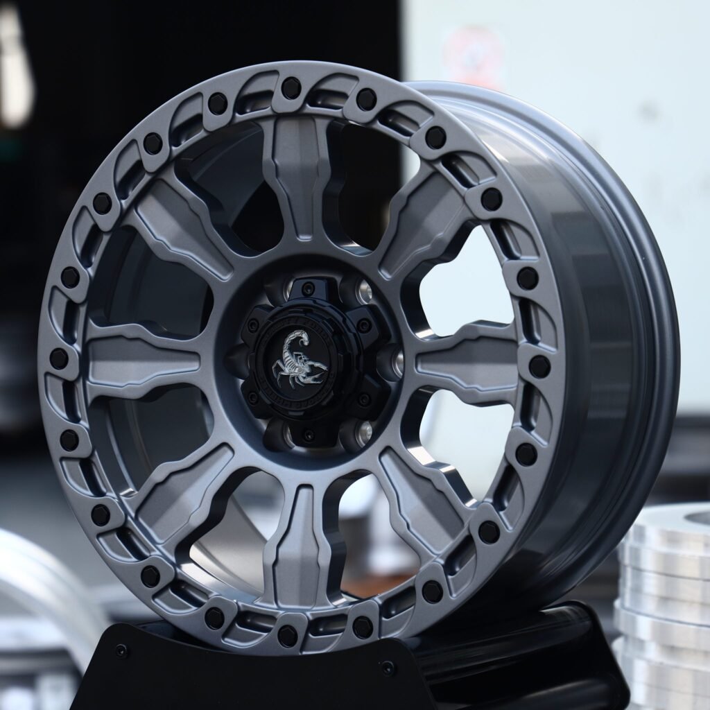 Chevrolet Silverado wheels – Gunmetal Split-Spoke Bolt-Ring, angled view