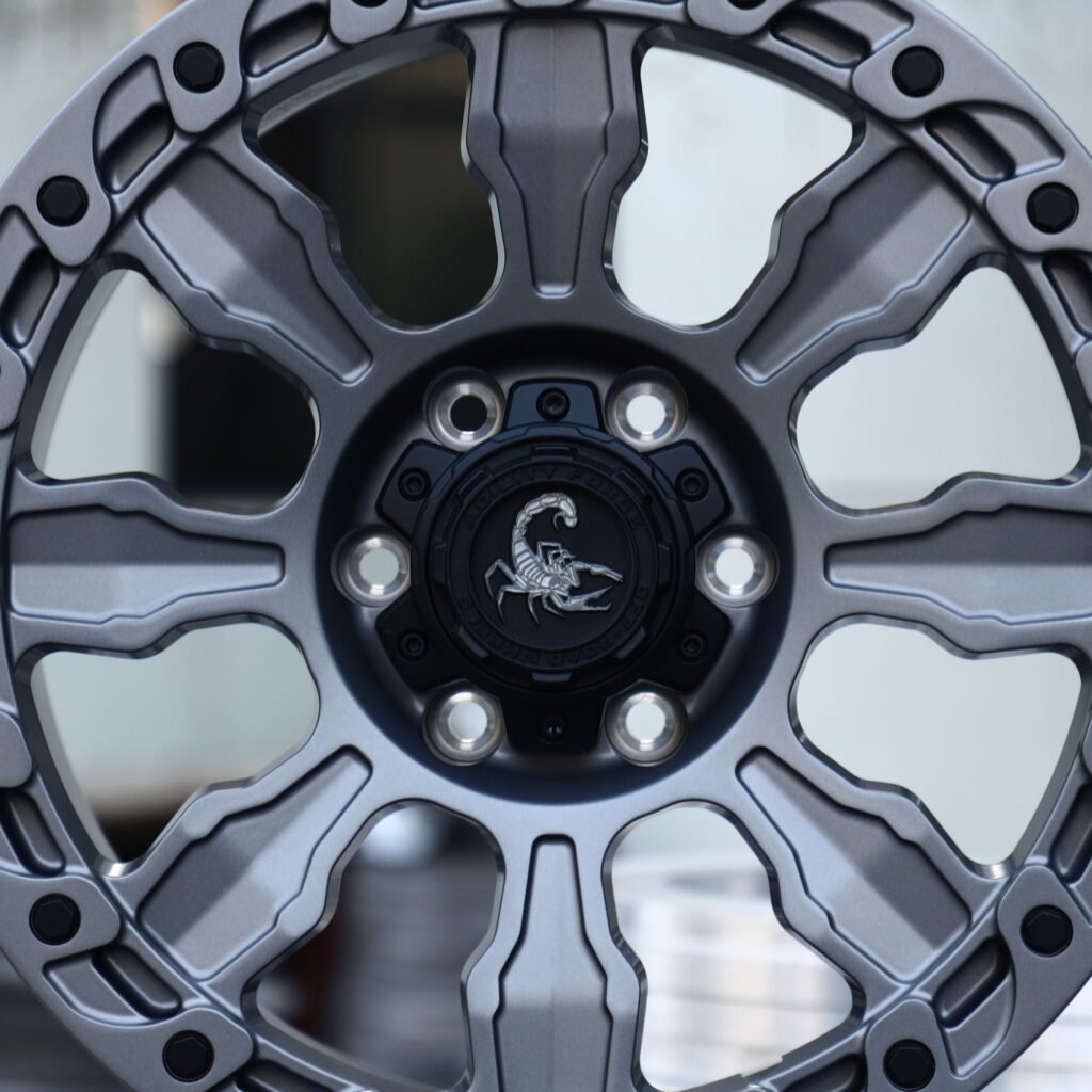 Toyota 4Runner wheels – Gunmetal Split-Spoke Bolt-Ring, lip and barrel detail