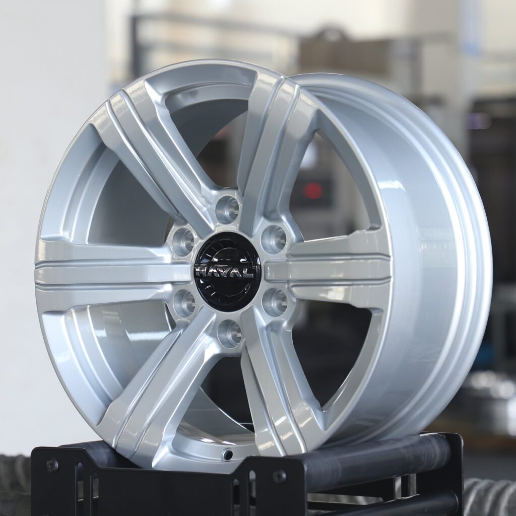 Tank 300 wheels – Gloss Silver 6-Spoke, angled view
