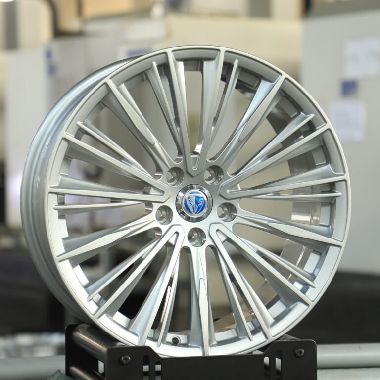 Hongqi H9 wheels – Bright Silver Multi-Spoke, front view