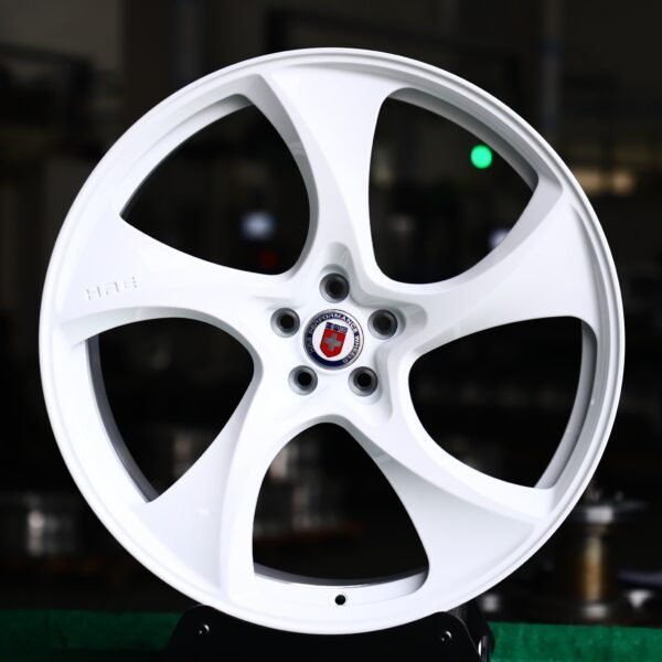 Porsche Cayenne wheels – White Directional Milled (HRE 522M-Style), front view