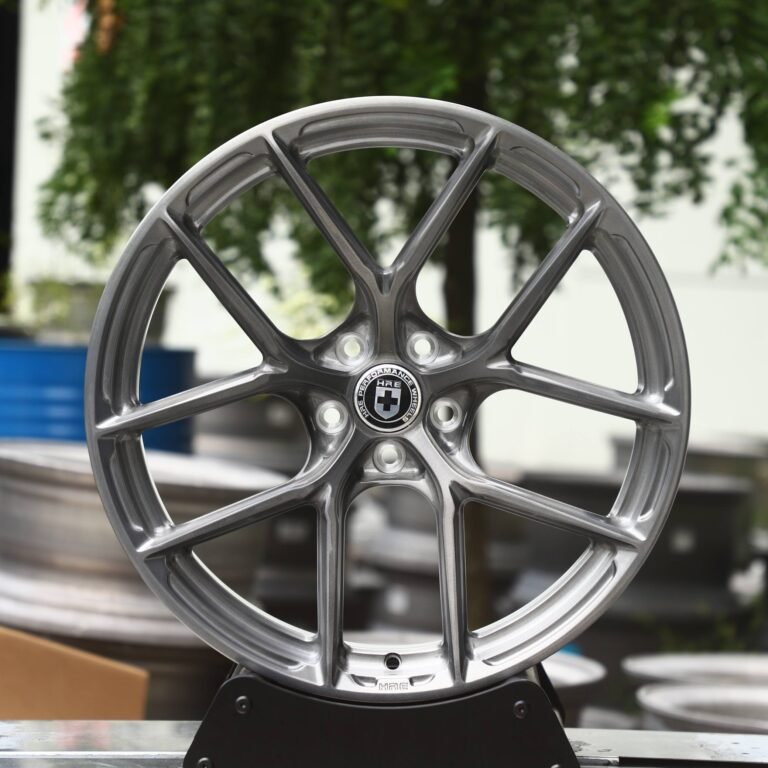 Porsche 911 wheels – Bright Silver / Transparent Gray 5 Y-Spoke (HRE P101-Style), front view
