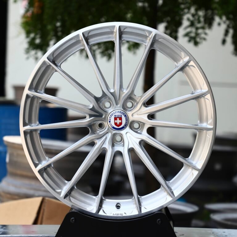 Porsche 911 wheels – Brushed Bright Silver 15-Spoke (HRE P101-Style), front view