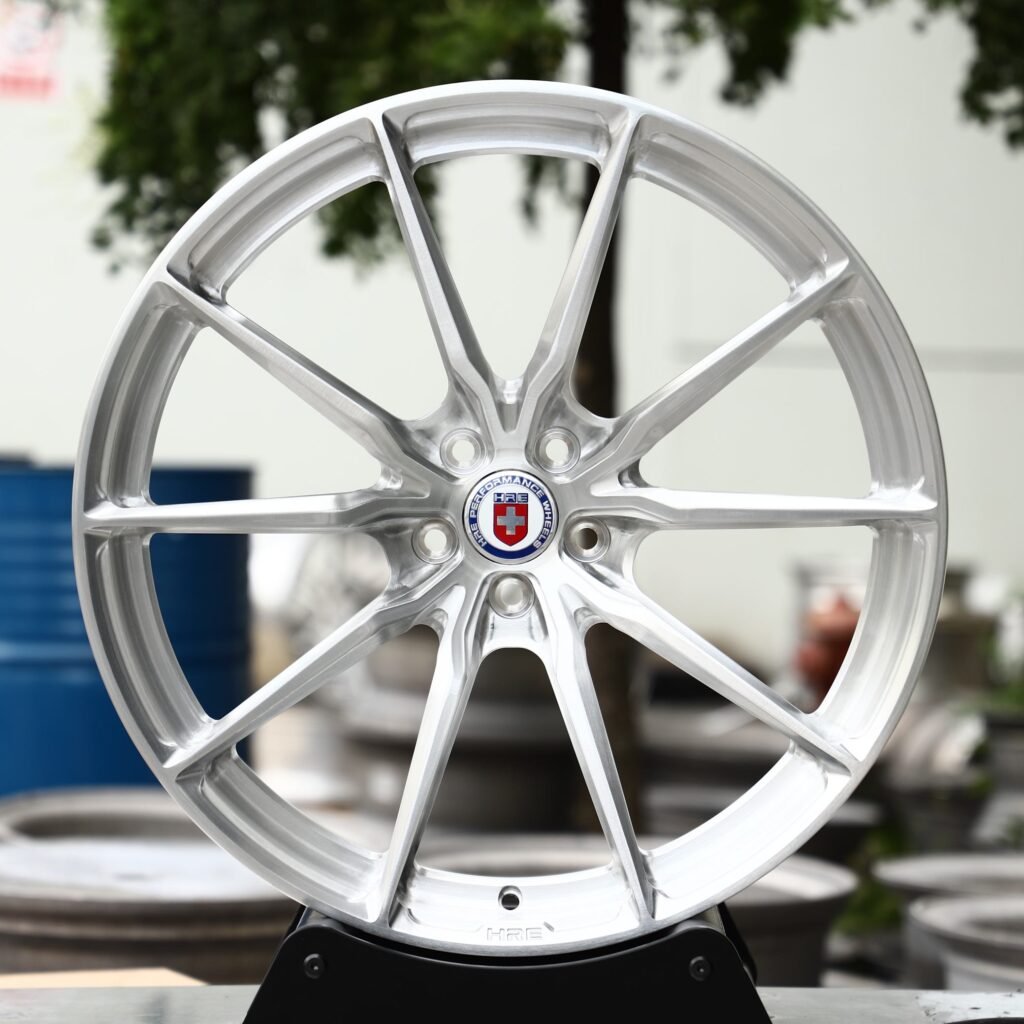 Porsche 911 wheels – Brushed Silver / Silver 10-Spoke (HRE P101-Style), front view
