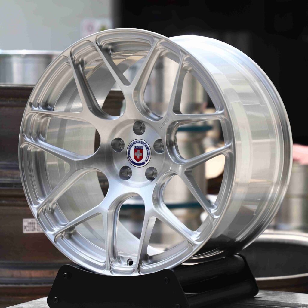 Audi RS5 wheels – Brushed Silver (HRE FF01-Style), angled view
