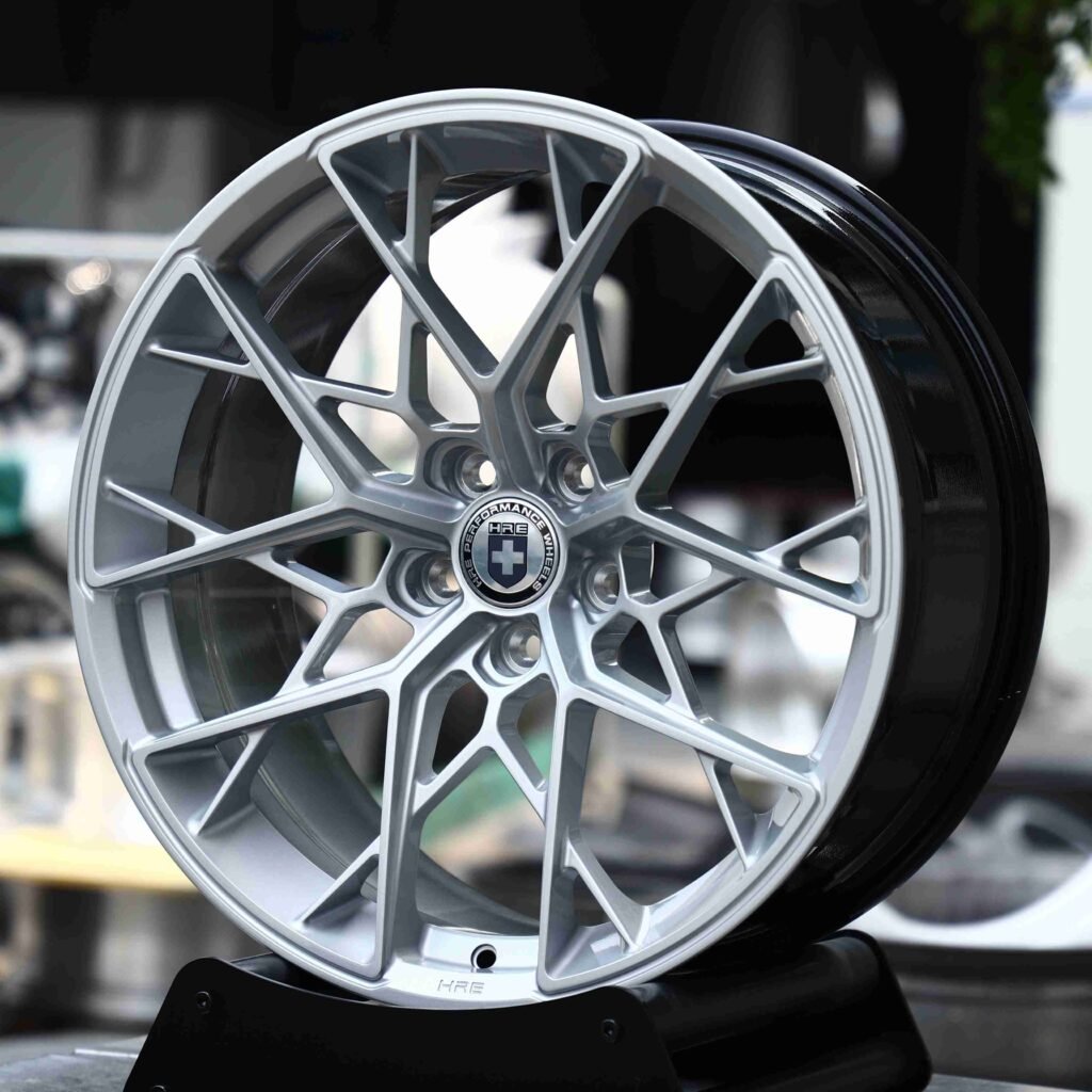 Audi RS5 wheels – Bright Silver (HRE FF10-Style), angled view