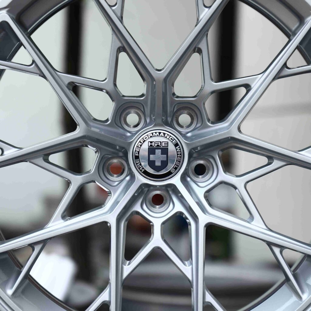 Lamborghini Huracan wheels – Bright Silver (HRE FF10-Style), lip and barrel detail