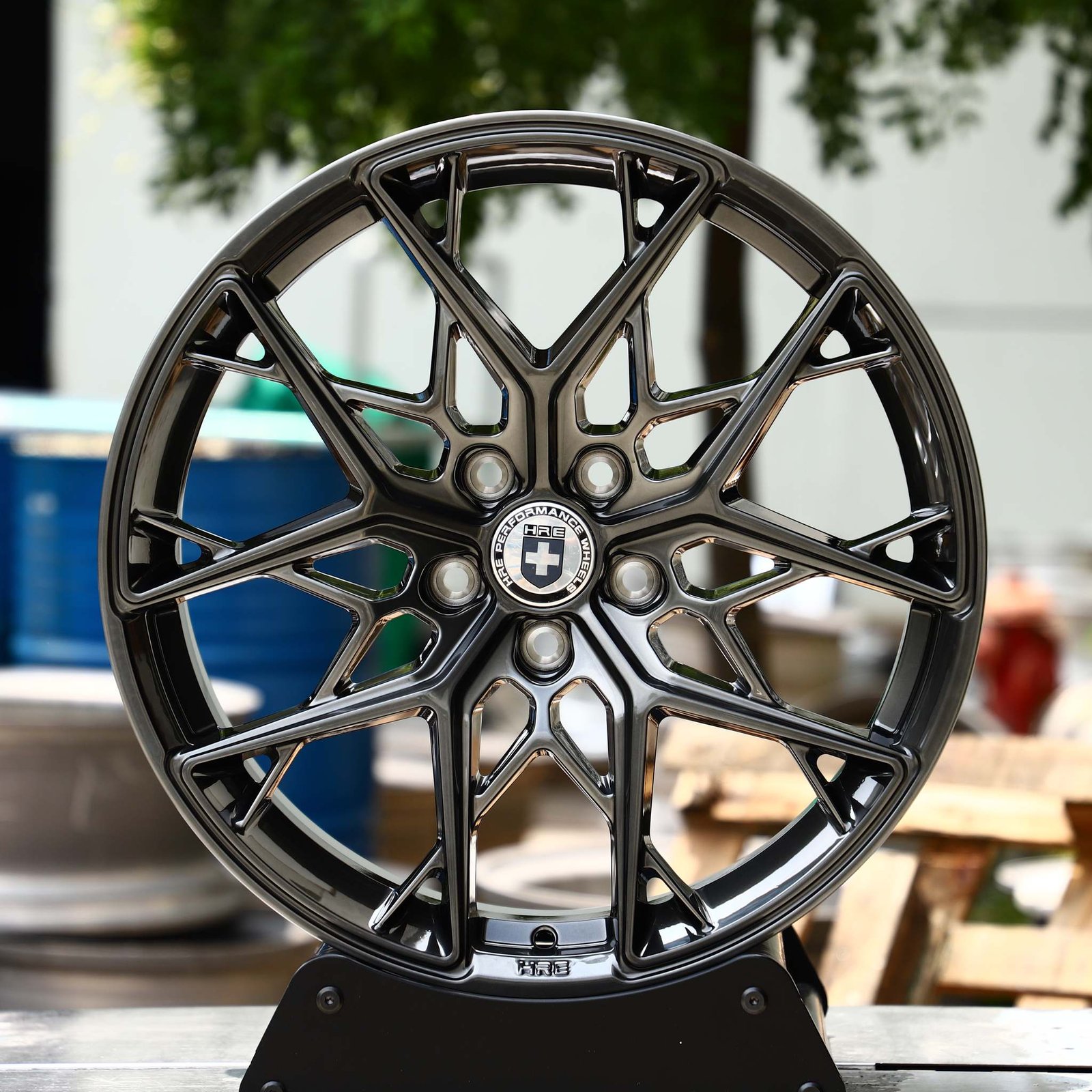 Ferrari 488 wheels – FF10 Gloss Black Cross-Spoke (HRE P200-Style), front view