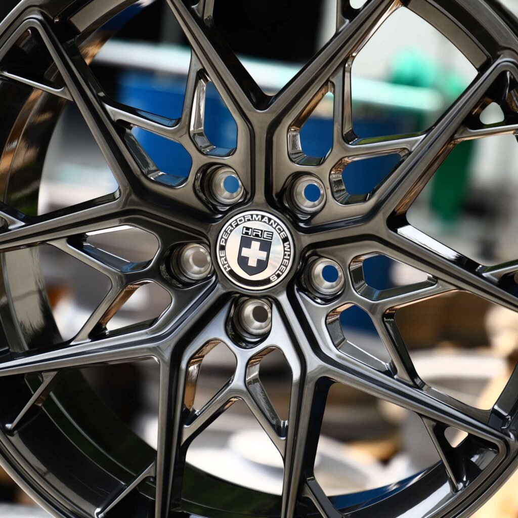 Lamborghini Huracan wheels – FF10 Gloss Black Cross-Spoke (HRE P200-Style), lip and barrel detail