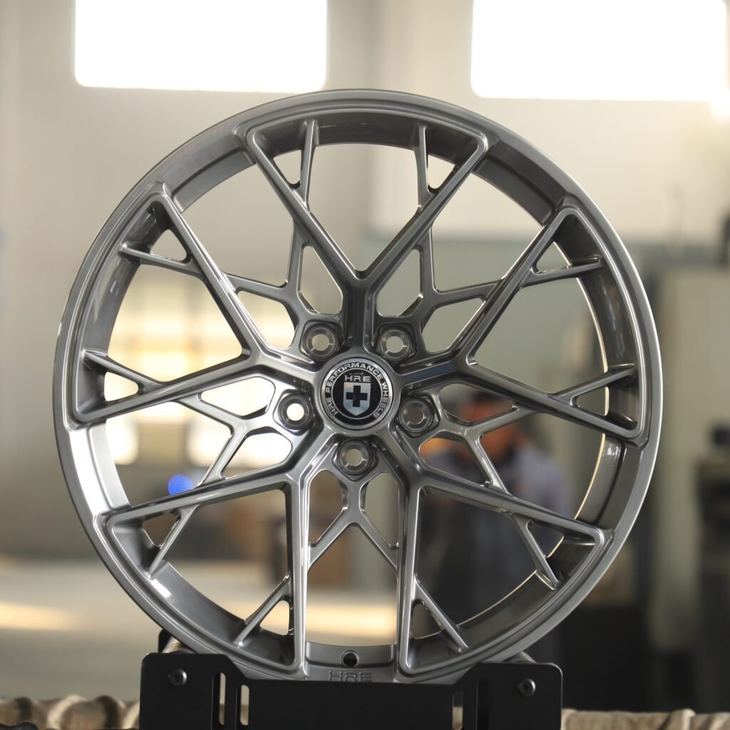 BMW X5 wheels – Metallic Gray / Black Cross-Spoke (HRE FF10-Style), front view