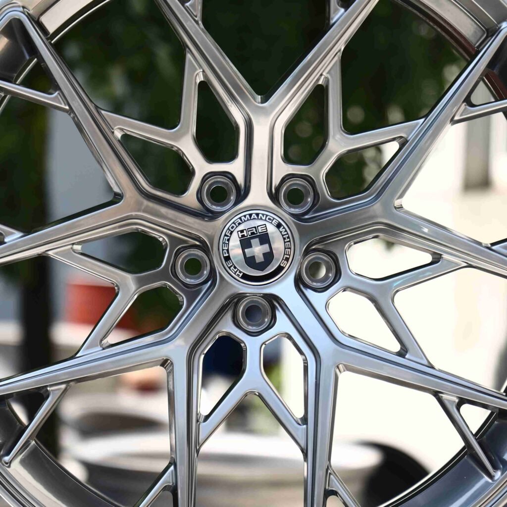 Lamborghini Huracan wheels – Metallic Gray (HRE FF10-Style), lip and barrel detail