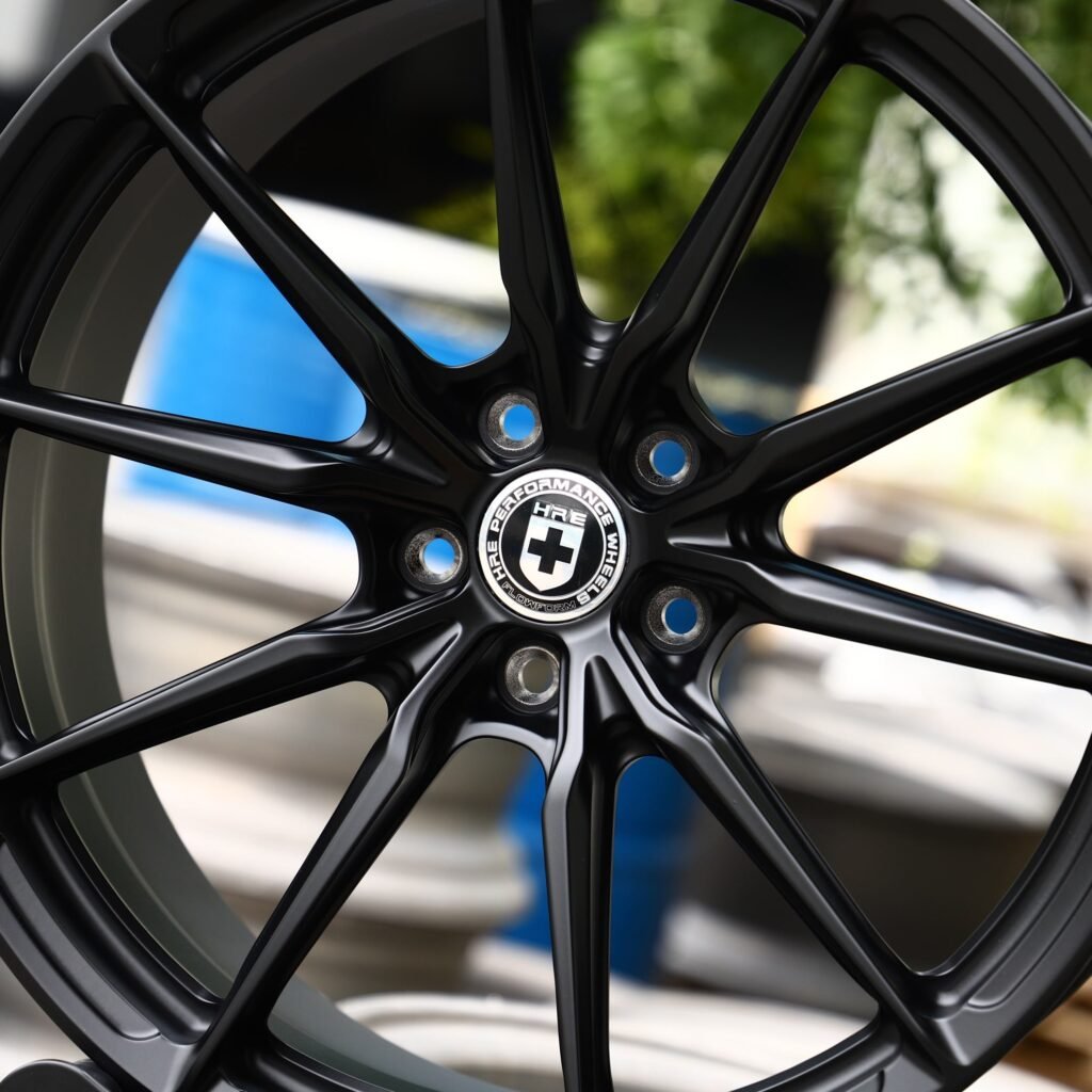 Lamborghini Huracan wheels – Gloss Black 10-Spoke (HRE P101-Style), lip and barrel detail