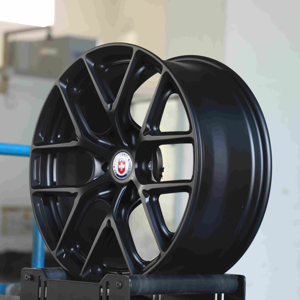 Lamborghini Huracan wheels – Gloss Black 6 Y-Spoke (HRE P200-Style), lip and barrel detail