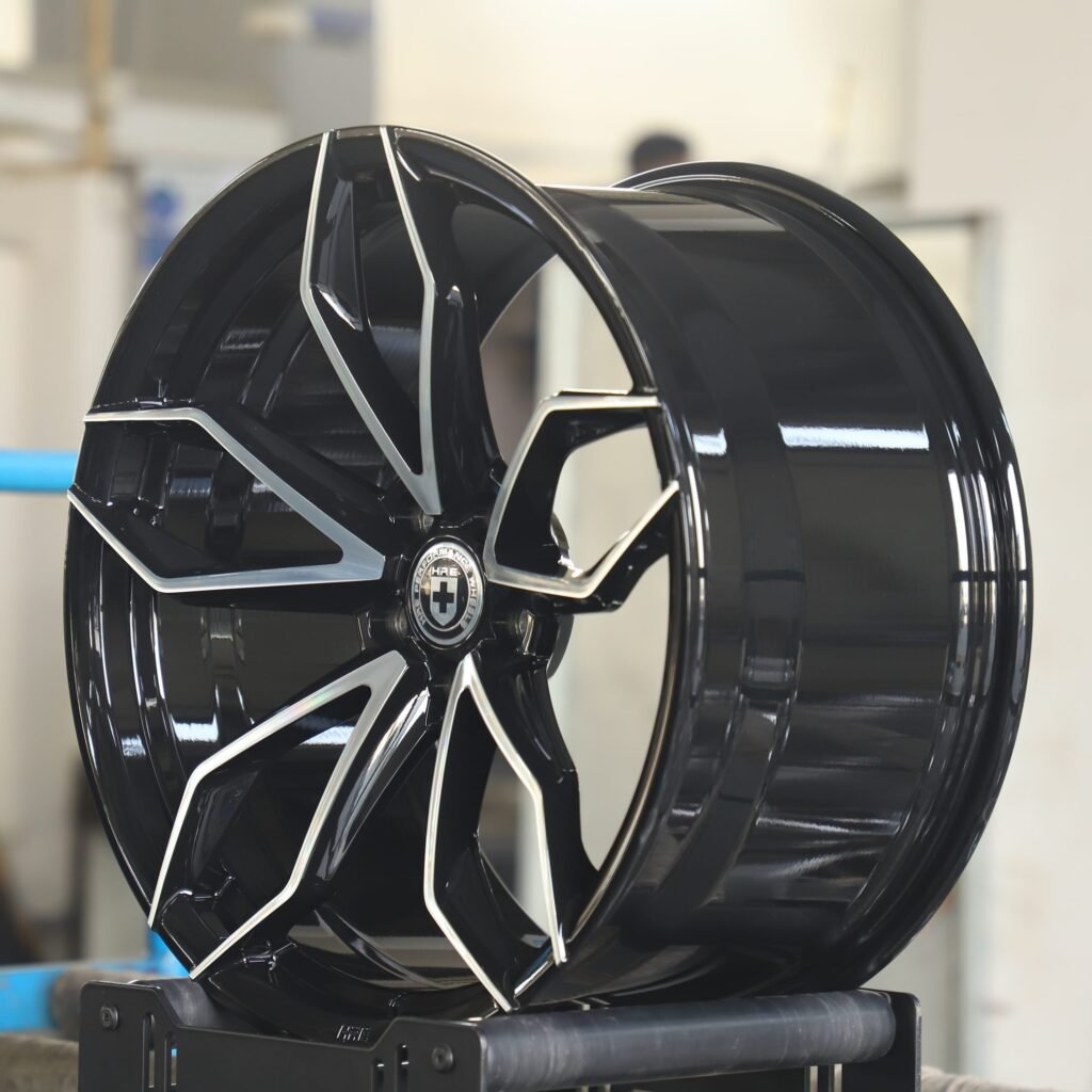 Lamborghini Huracan wheels – Gloss Black Petal-Spoke Machined Face (HRE P201-Style), lip and barrel detail