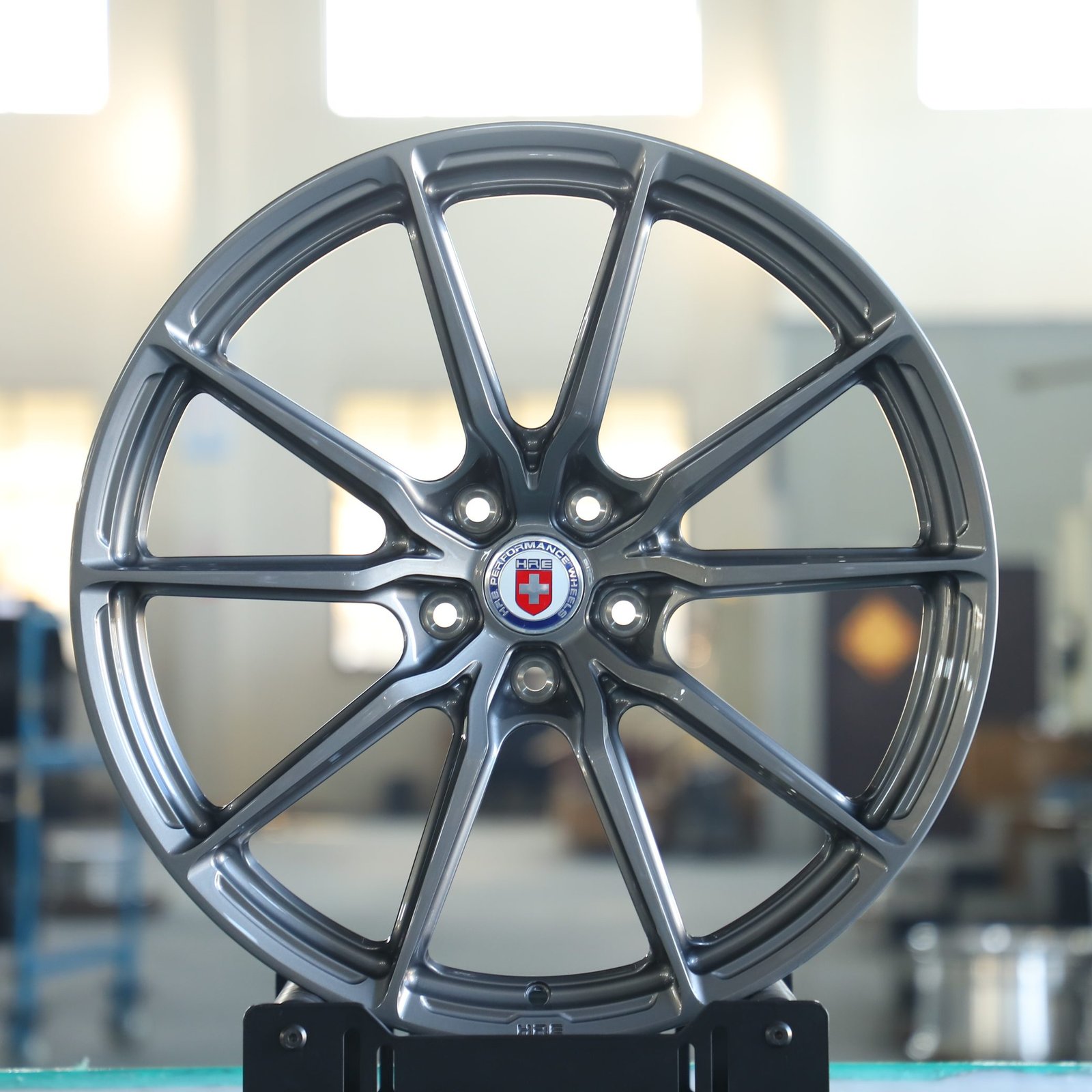 Porsche 911 wheels – Metallic Gray 5 V-Spoke (HRE P101-Style), front view