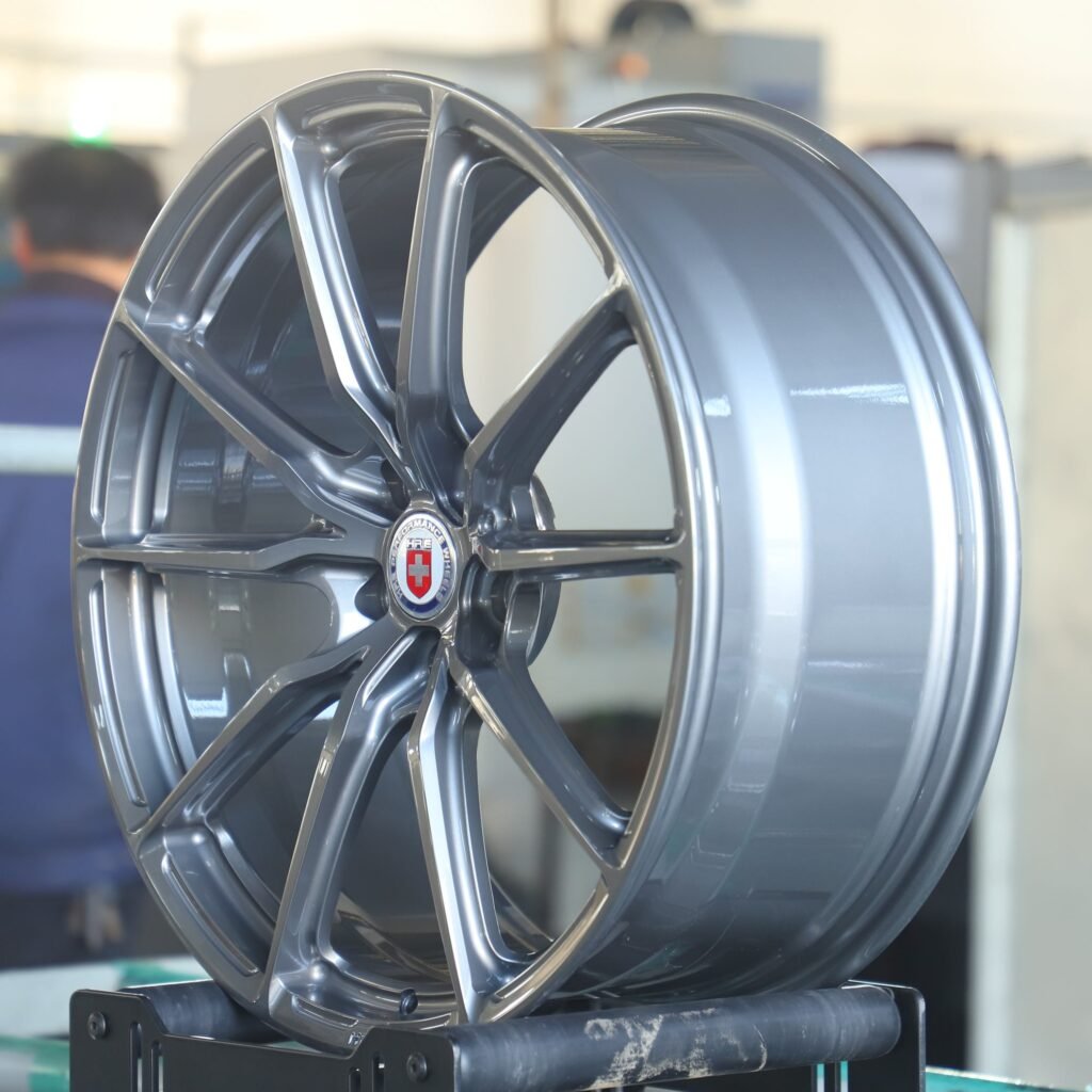 Lamborghini Huracan wheels – Metallic Gray 5 V-Spoke (HRE P101-Style), lip and barrel detail