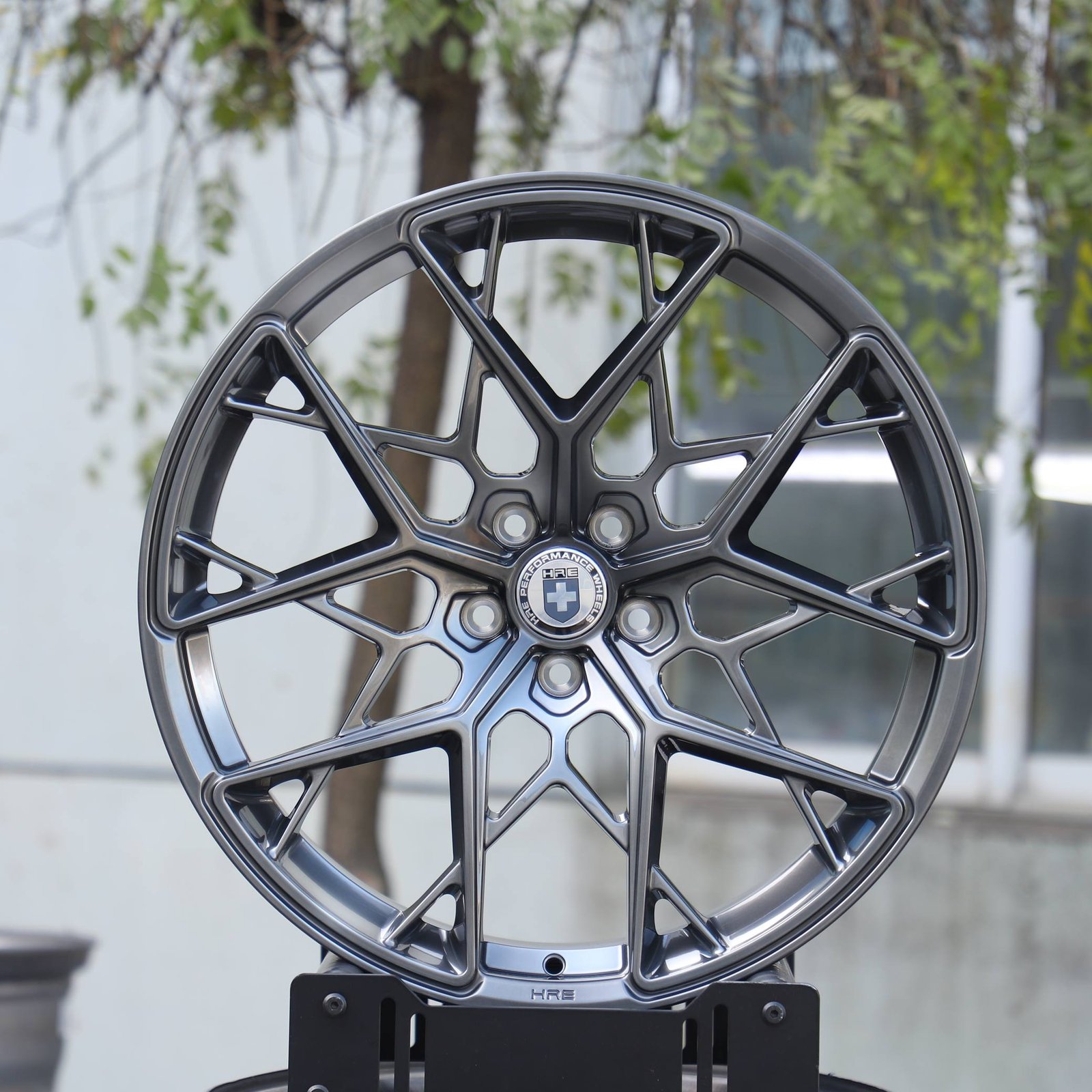 Ferrari 488 wheels – Metallic Gray Cross-Spoke (HRE P200-Style), front view