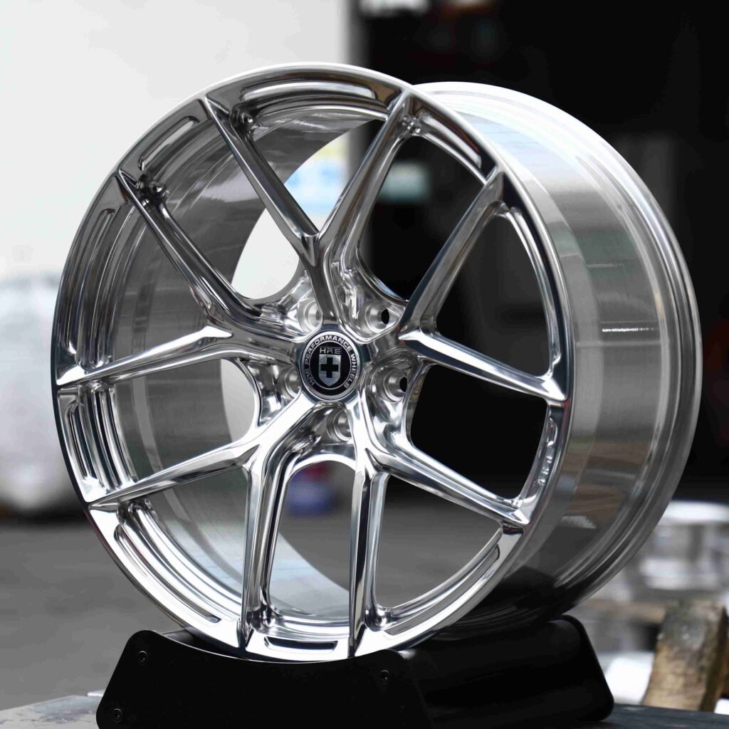 Lamborghini Aventador wheels – P101SC Mirror Polished Silver (HRE P101-Style), angled view