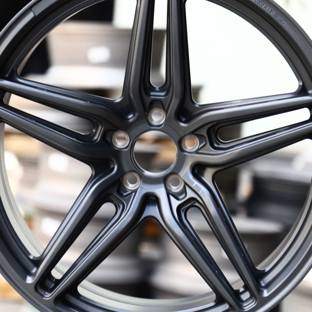 Lamborghini Huracan wheels – Gloss Black / Gunmetal Custom (HRE P107SC-Style), lip and barrel detail