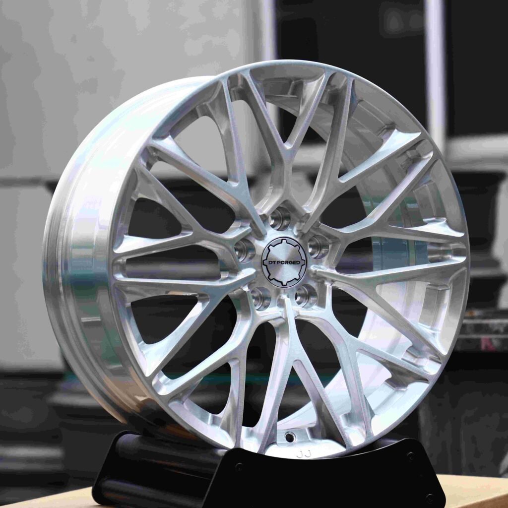 Audi R8 wheels – P200 Brushed Silver (HRE P200-Style), angled view