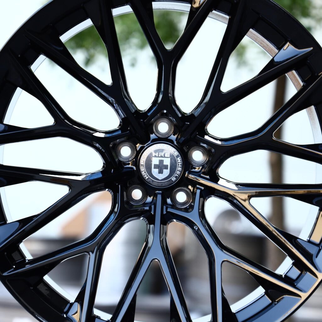 Lamborghini Huracan wheels – P200 Gloss Black Custom (HRE P200-Style), lip and barrel detail