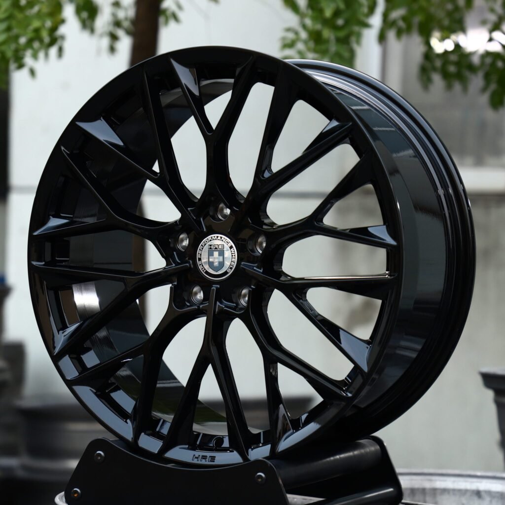 Audi R8 wheels – P200 Gloss Black Custom (HRE P200-Style), angled view