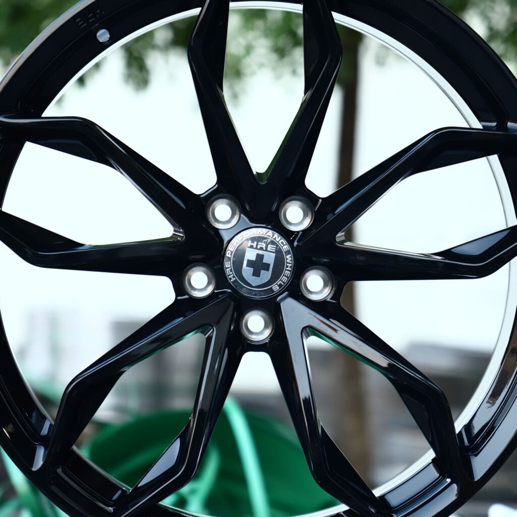 Lamborghini Huracan wheels – Gloss Black Petal (HRE P201-Style), lip and barrel detail