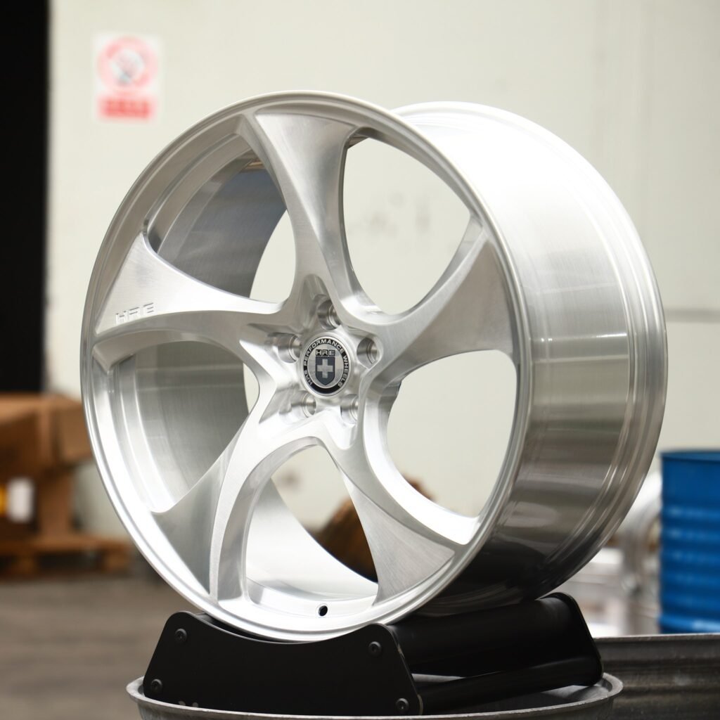Porsche 911 wheels – Bright Silver Directional Milled (HRE Performance 522M-Style), angled view