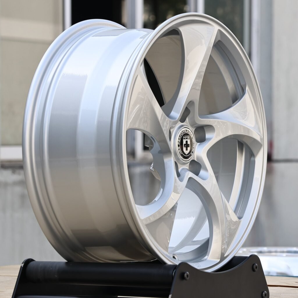 Lamborghini Urus wheels – Bright Silver Directional Milled (HRE Performance 522M-Style), lip and barrel detail
