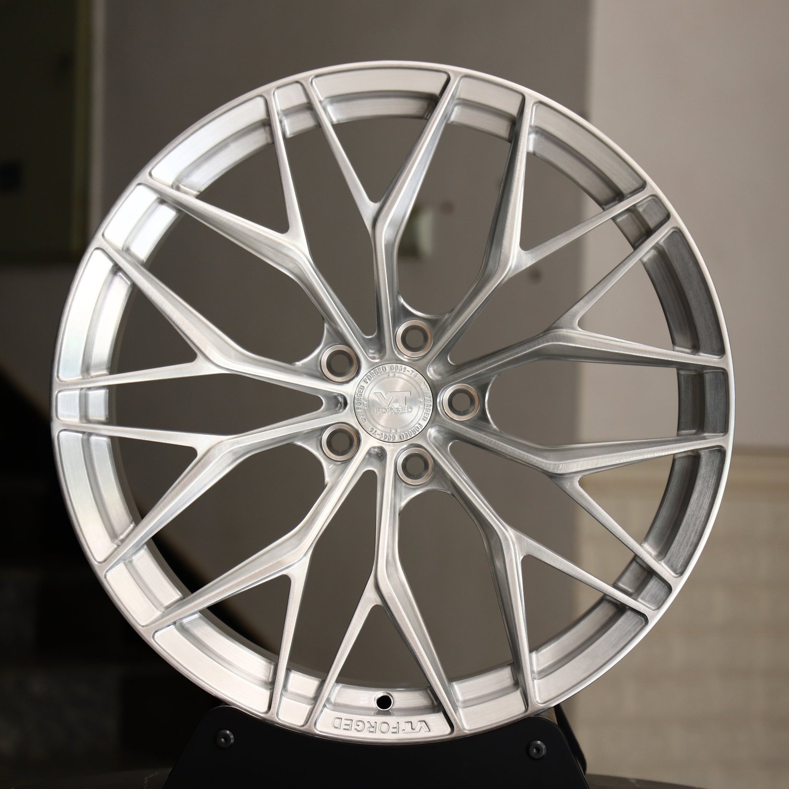 Porsche 911 wheels – HRE Performance Brushed Silver 10 Y-Spoke, front view