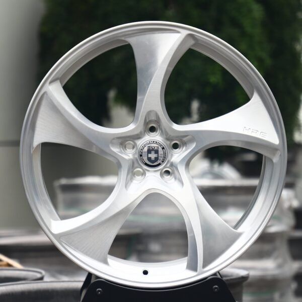 Porsche Cayenne wheels – Brushed Silver Directional Milled (HRE Performance 522M-Style), front view