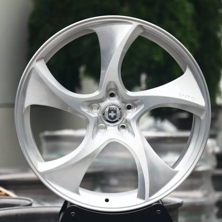 Porsche Cayenne wheels – Brushed Silver Directional Milled (HRE Performance 522M-Style), front view