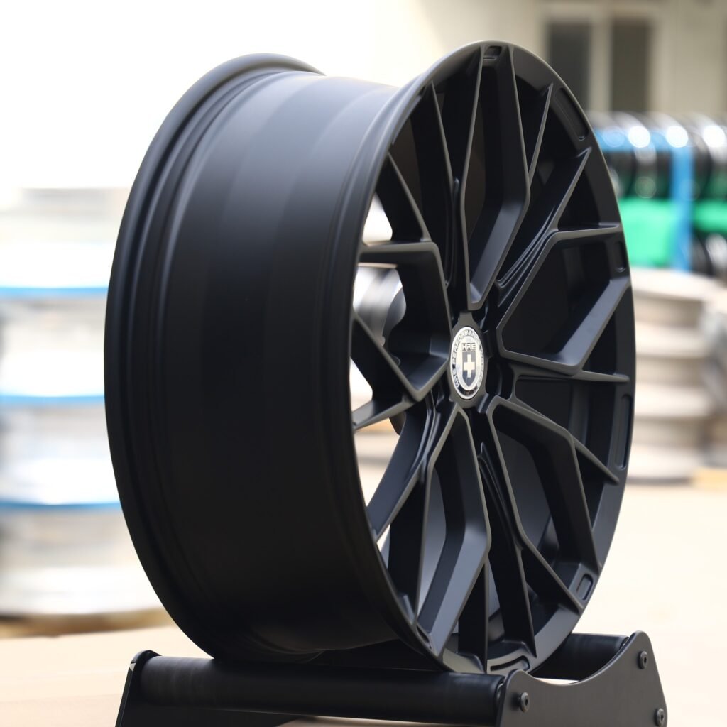 Lamborghini Huracan wheels – Gloss Black 10 Y-Spoke Petal (HRE Performance P200-Style), lip and barrel detail
