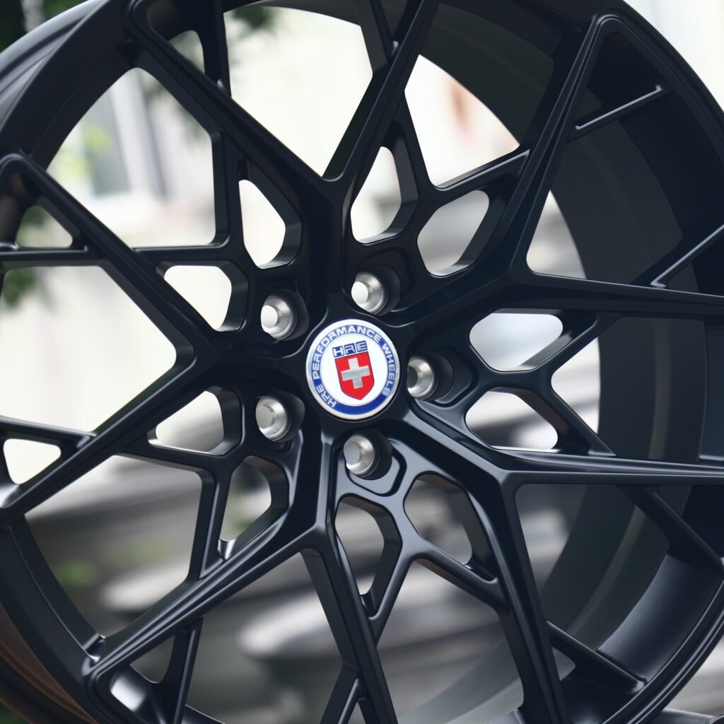 Lamborghini Huracan wheels – Gloss Black Cross-Spoke (HRE Performance P200-Style), lip and barrel detail