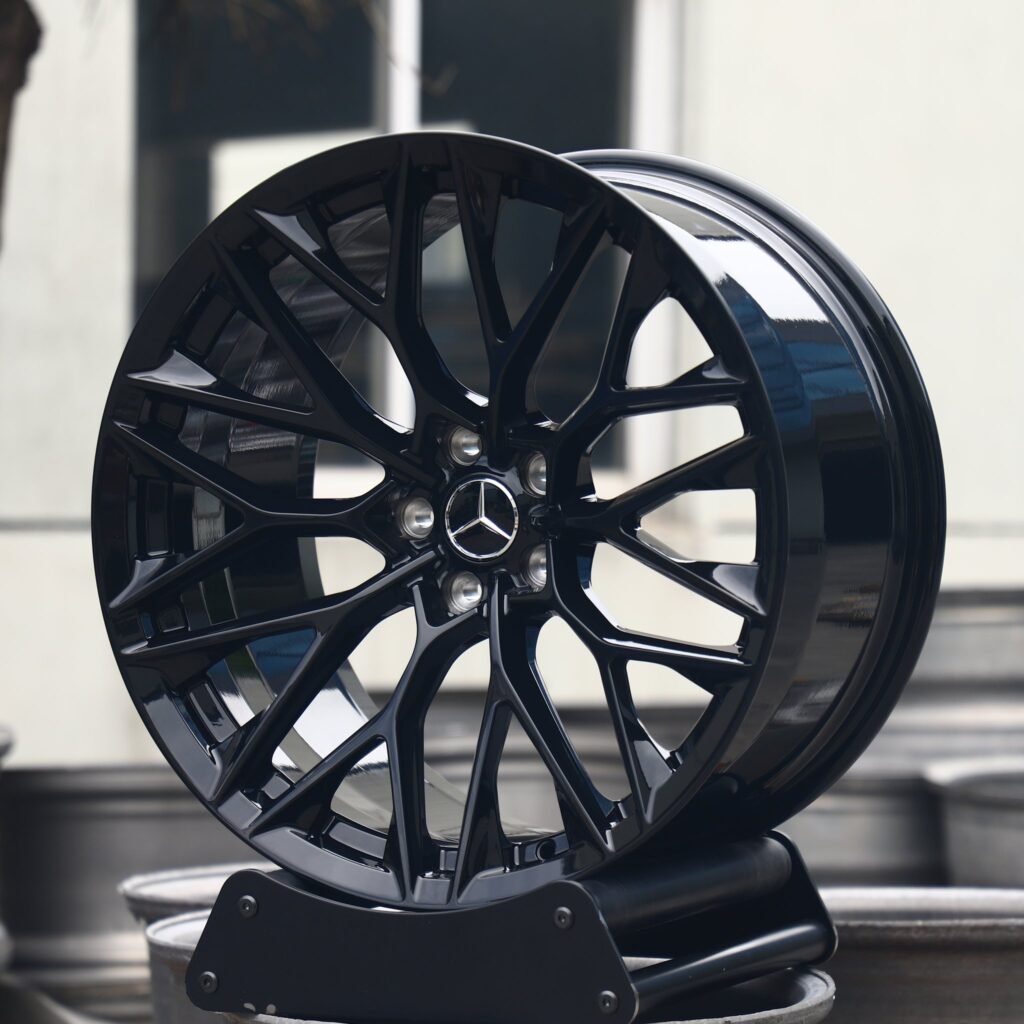 Audi R8 wheels – Gloss Black 10 Y-Spoke Mesh (HRE Performance P200-Style), angled view