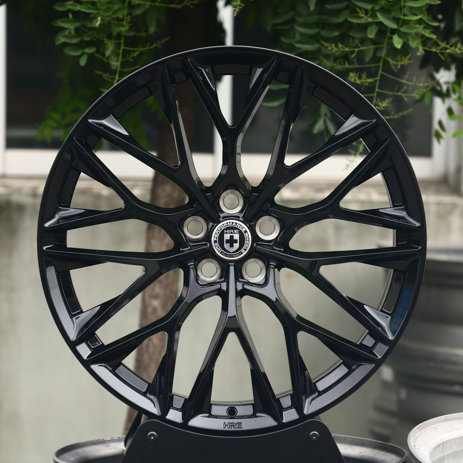 Ferrari 488 wheels – Gloss Black 10 Y-Spoke Mesh (HRE Performance P200-Style), front view