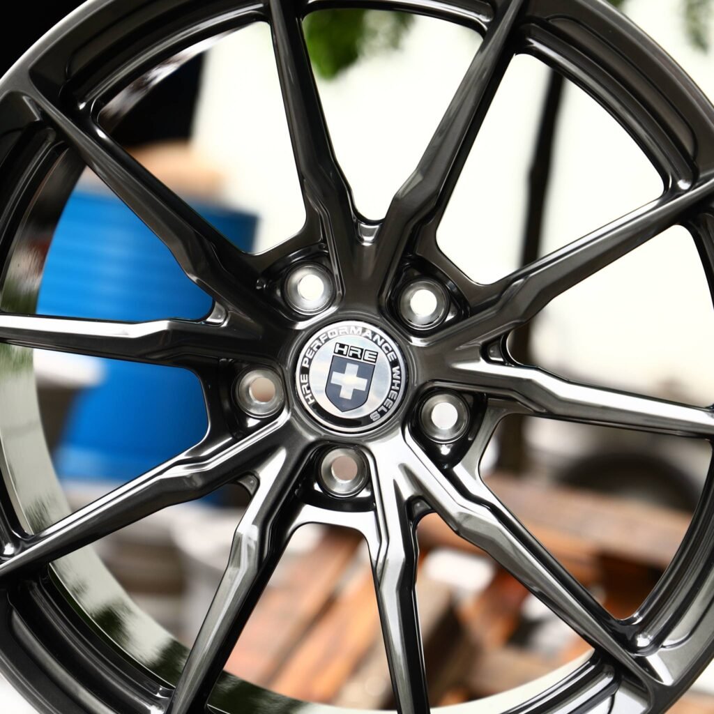 Lamborghini Huracan wheels – HRE Performance Metallic Gray 10-Spoke, lip and barrel detail