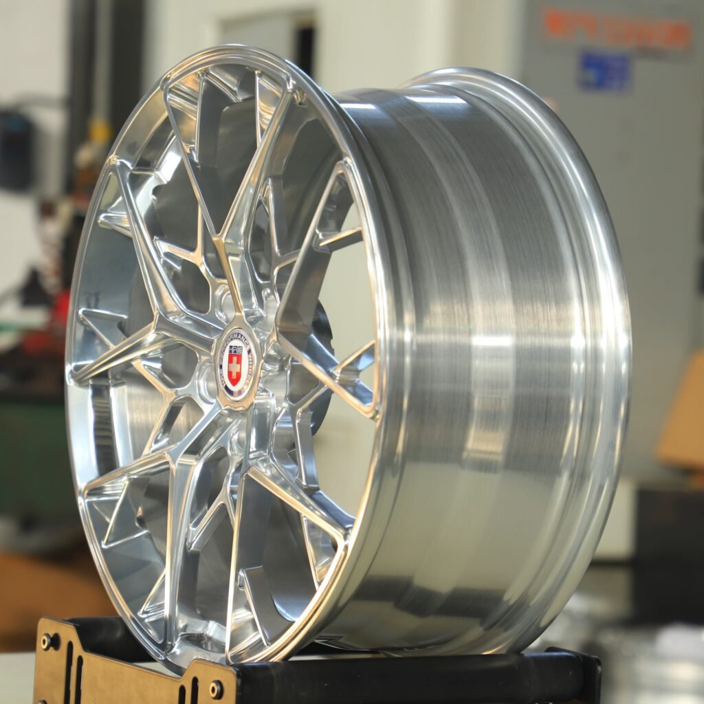 Lamborghini Huracan wheels – Polished Silver Cross-Spoke (HRE P200-Style), lip and barrel detail