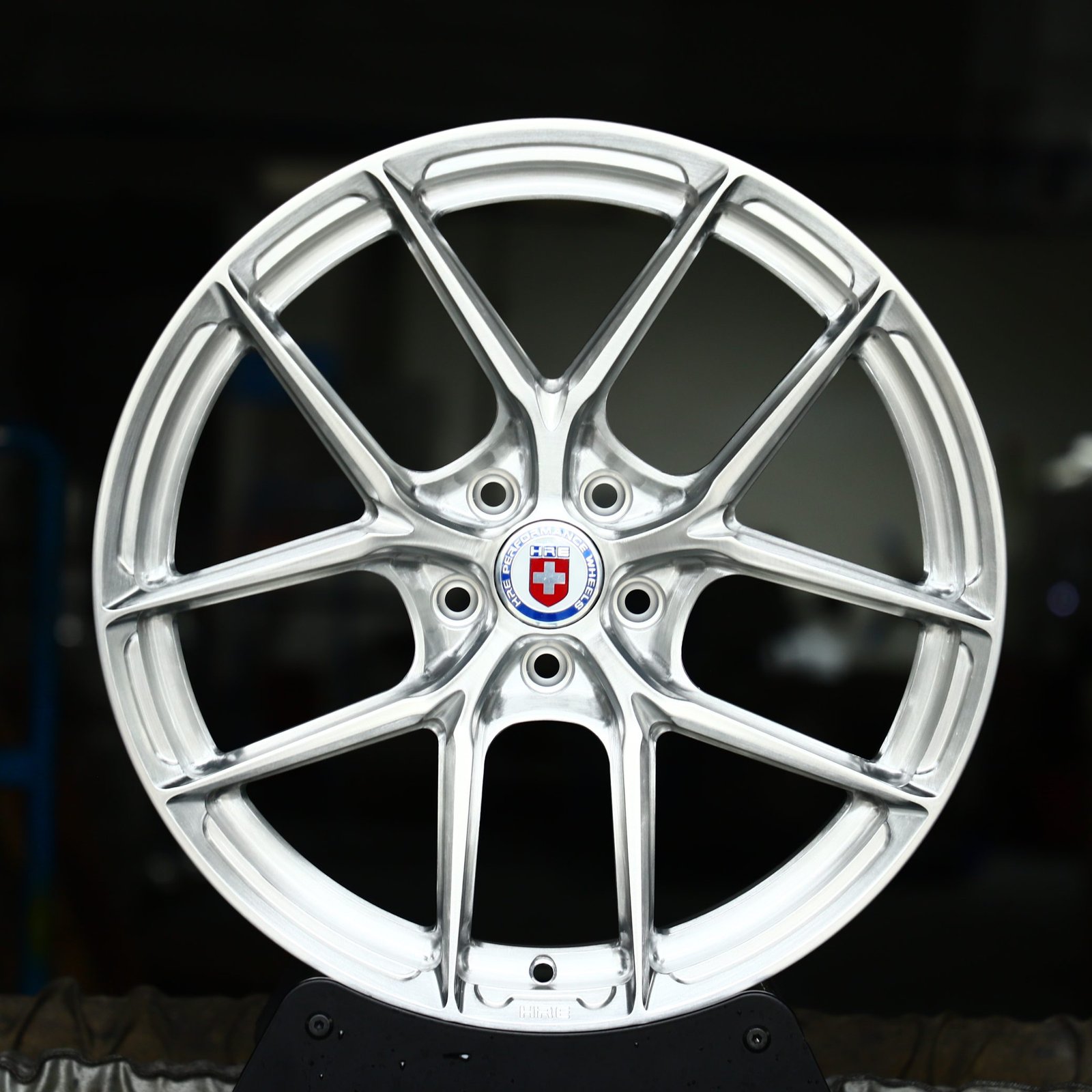 Porsche 911 wheels – Silver / Brushed Silver 5 Y-Spoke (HRE P101-Style), front view