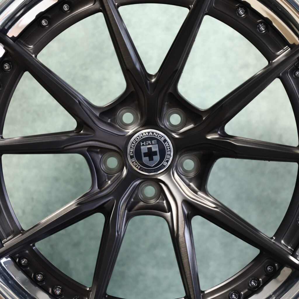 Lamborghini Huracan wheels – Brushed Transparent Black 10 V-Spoke Deep Lip 2-Piece (HRE-Style), lip and barrel detail