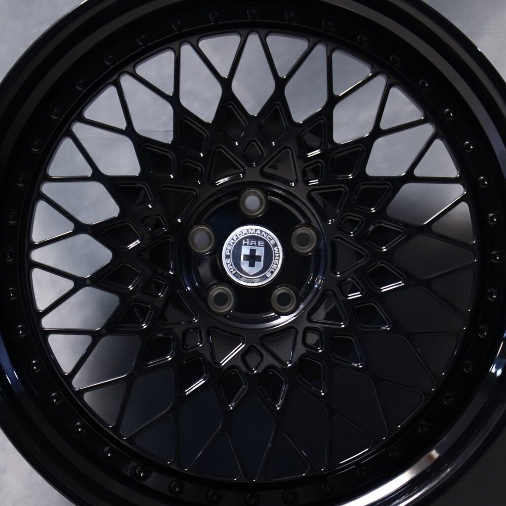 Lamborghini Huracan wheels – Gloss Black Mesh Deep Dish 2-Piece (HRE-Style), lip and barrel detail