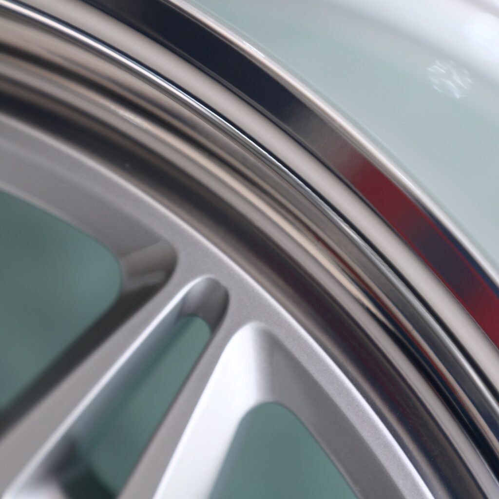 BMW M4 F82 wheels – Hyper Silver 10-Spoke Polished Deep Lip (HRE-Style), lip and barrel detail